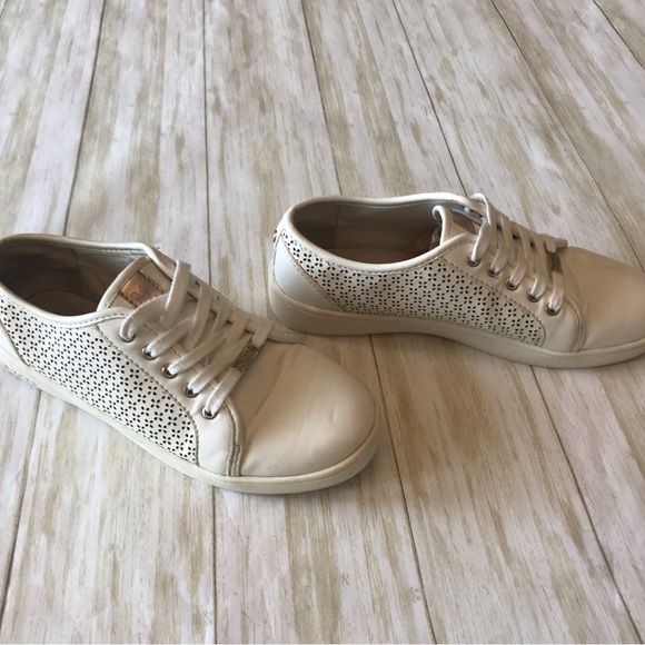 Michael Michael Kors rose gold and white Roxanne leather shoe. Size 4 preowned - Picture 3 of 16